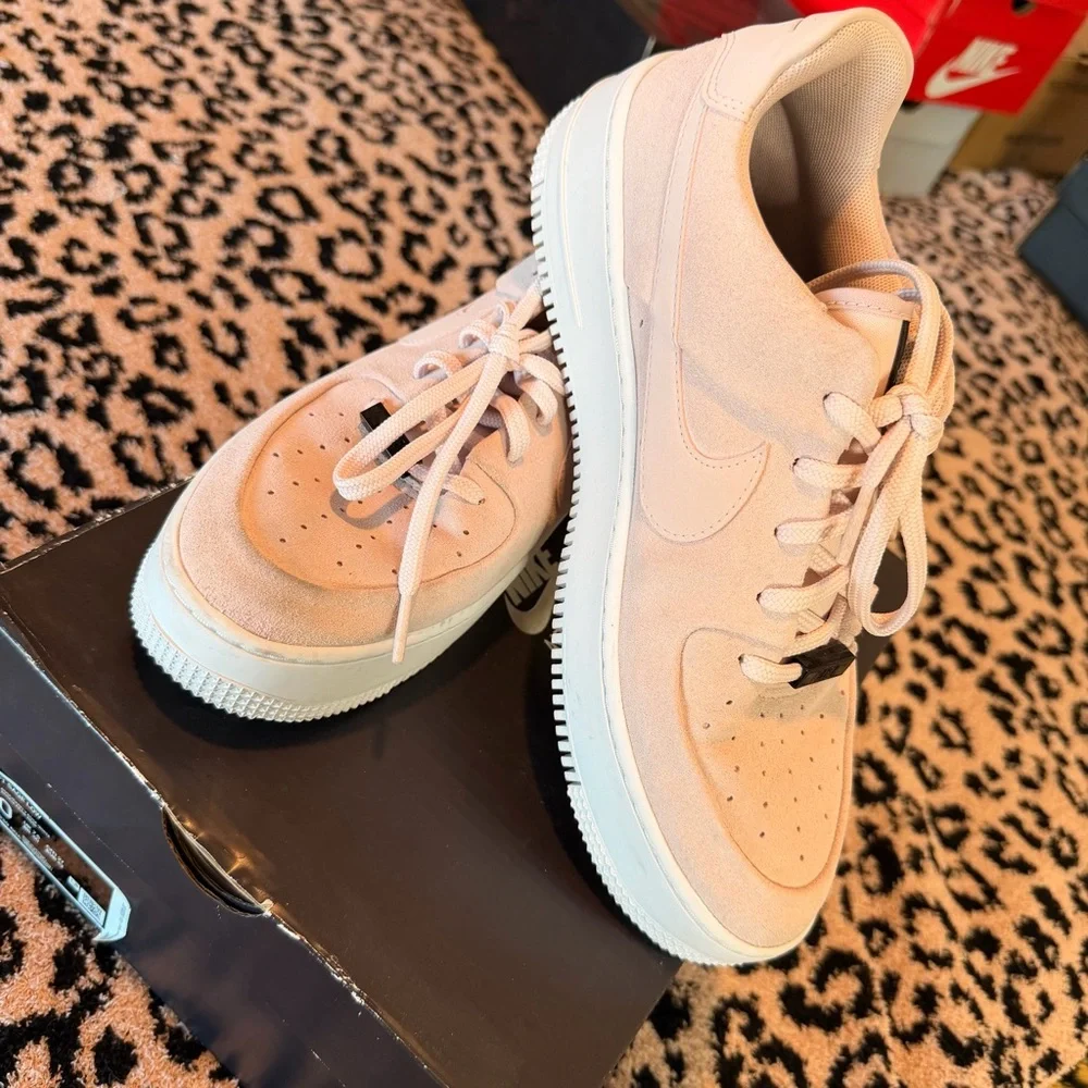Women’s Air Force Sage Low - Picture 1 of 7